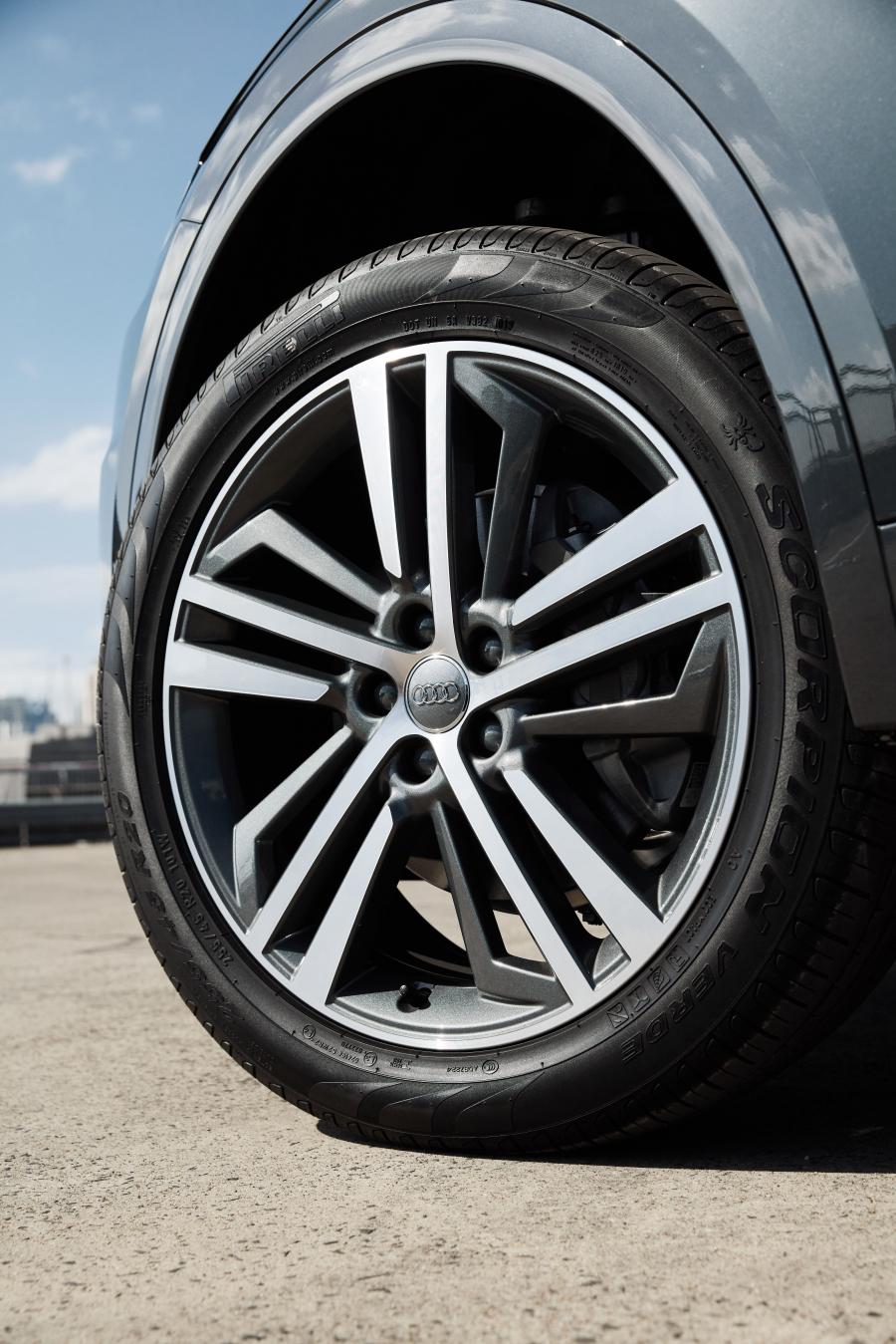 Колеса Audi Q5 40 TDI Quattro 2019 года  (AU) (фото 16 из 19)